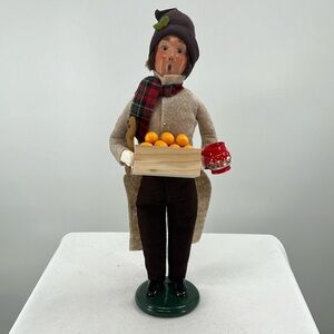 Byers Choice Caroler “Man with Gingerbread” 13”
